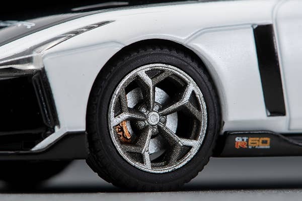 LV-N Nissan GT-R50 by Italdesign Test Car (White) Tomytec Auto a Escala Diecast - Imagen 6