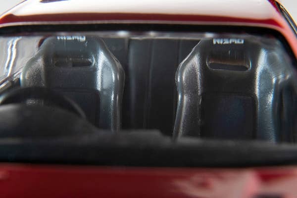 LV-N305b NISMO 400R (Red) Tomytec Auto a Escala Diecast - Imagen 8