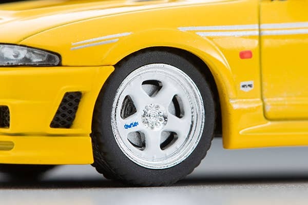 LV-N305a NISMO 400R (Yellow) Tomytec Auto a Escala Diecast - Imagen 8