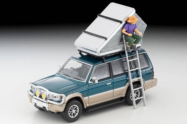 LV-N206c Mitsubishi Pajero Mid-Roof Wide VR Option Parts Equipped Vehicle (Green/Beige) 1991 Model With Tent And Figure Tomytec Auto a Escala Diecast - Imagen 2