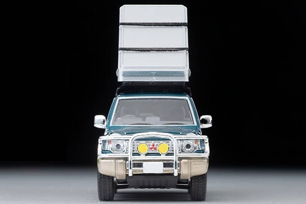 LV-N206c Mitsubishi Pajero Mid-Roof Wide VR Option Parts Equipped Vehicle (Green/Beige) 1991 Model With Tent And Figure Tomytec Auto a Escala Diecast - Imagen 7