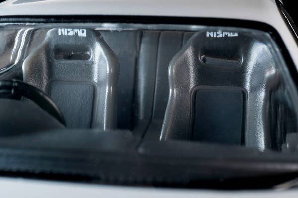 LV-N305d NISMO 400R (White) Tomytec Auto a Escala Diecast - Imagen 8