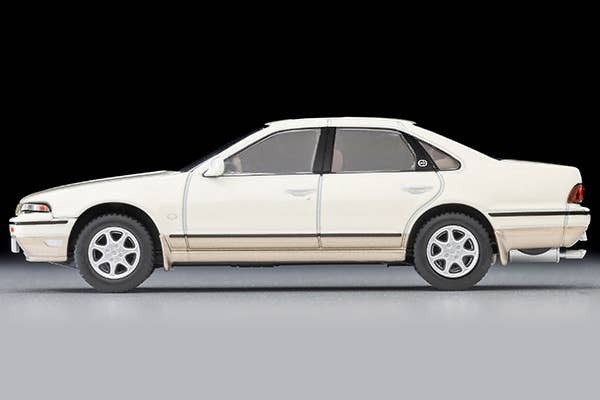 LV-N319c Nissan Cefiro Town Ride SV (White/Beige) 1991 Tomytec Auto a Escala Diecast - Imagen 3