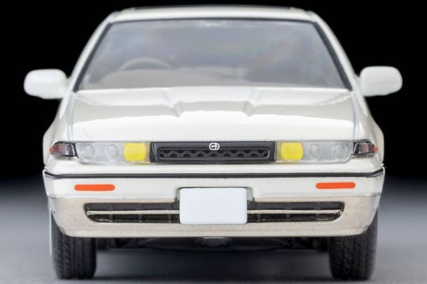 LV-N319c Nissan Cefiro Town Ride SV (White/Beige) 1991 Tomytec Auto a Escala Diecast - Imagen 5