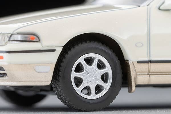 LV-N319c Nissan Cefiro Town Ride SV (White/Beige) 1991 Tomytec Auto a Escala Diecast - Imagen 7