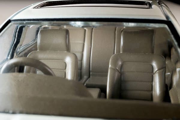 LV-N319c Nissan Cefiro Town Ride SV (White/Beige) 1991 Tomytec Auto a Escala Diecast - Imagen 8