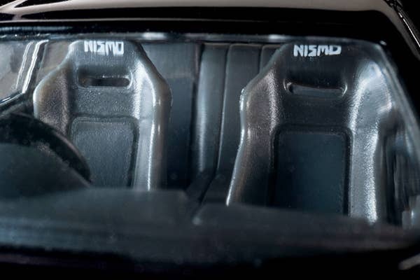 LV-N305e NISMO 400R (Purple) Tomytec Auto a Escala Diecast - Imagen 8