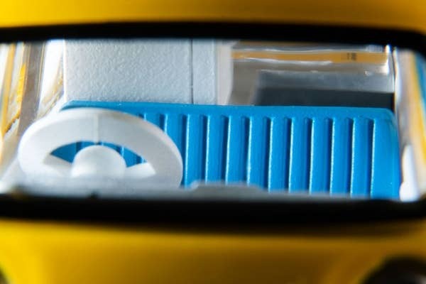 LV-201a Subaru Sambar Light Van Hot Dog Shop (Yellow / Black) with Figure Takara Tomy Auto a Escala Diecast - Imagen 9